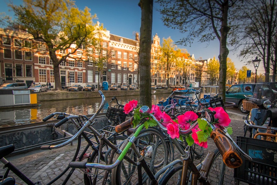 bicycle-ride-in-amsterdam