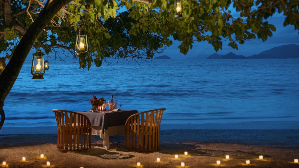 seychelles-romantic-dinner