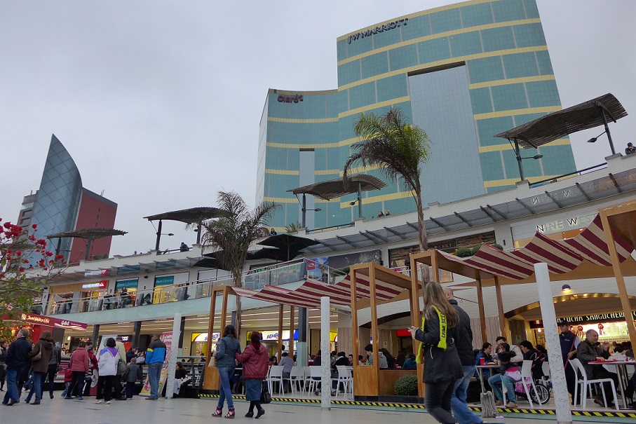 larcomar-shopping-center-miraflores-lima-peru